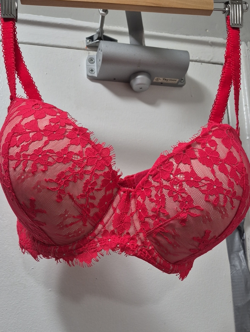 Victoria's Secret Red Floral Lace Underwire Bra